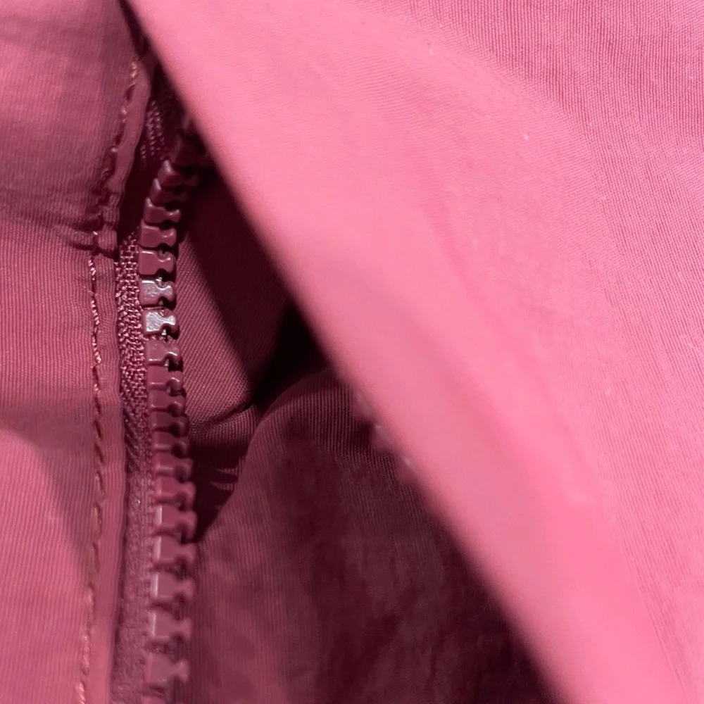 NWOT..Olend Women's Versitile Bag. Wear As A Backpack, Handbag or Shoulder Bag. - Picture 4 of 7